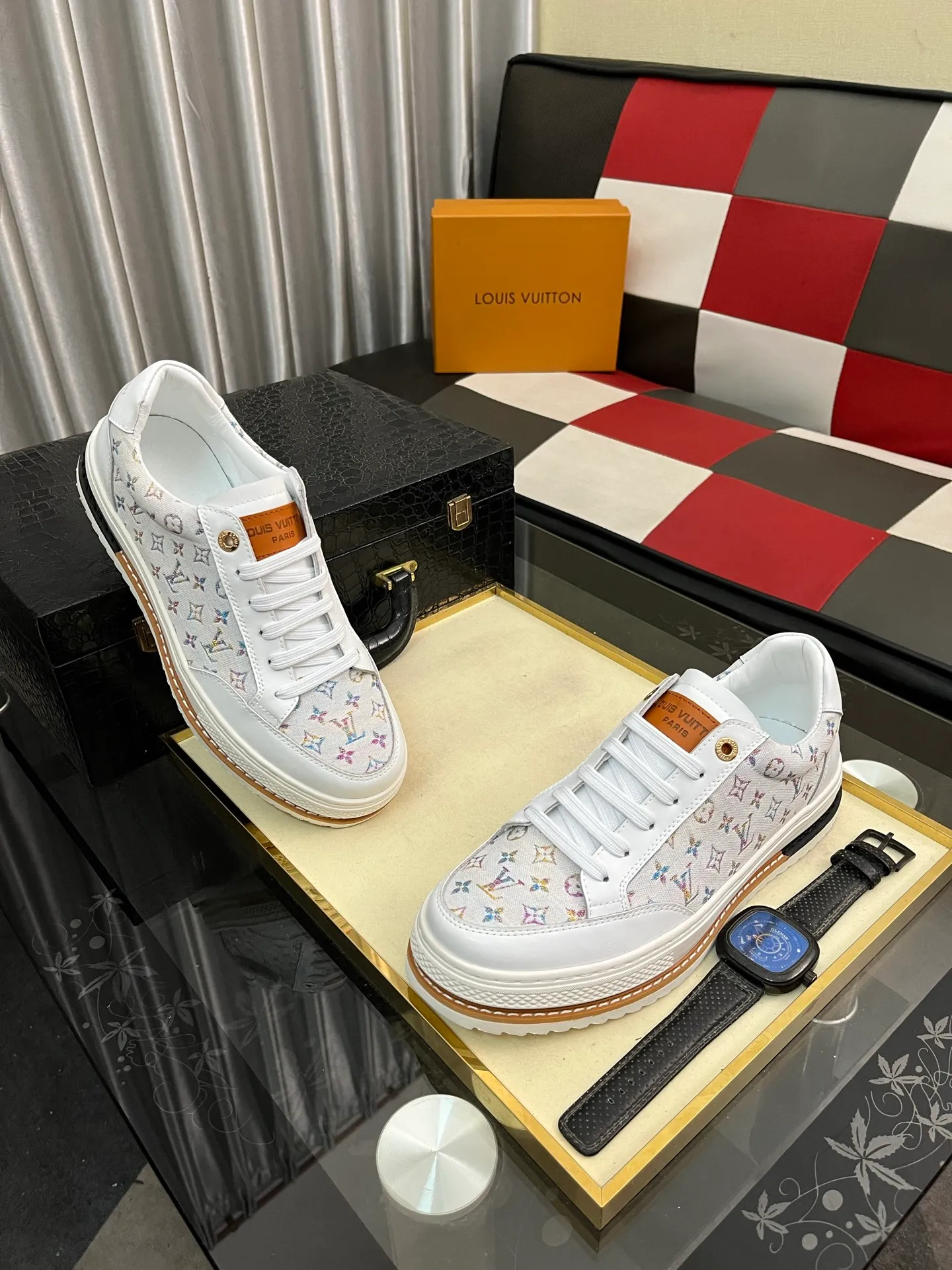 Men's Men's Shoes 💰420⌚️⌚️LV Louis Vuitton. The latest trendy casual shoes are popular in physical stores in sizes 38-44. New spring and summer comfortable imported custom original cowhide, unique jacquard fabric element design. Paired with sheepskin lining, Lv original base, [sun][sun] high-end packaging and high quality💪Details determine quality, you can enter and leave the counter at will, welcome to compare